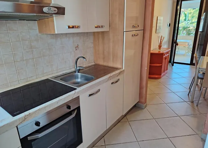Adamagi Tramonto 佩斯科勒海滨